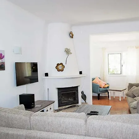 Villa Poco Partido Sleeps 8 Pool Air Con Wifi